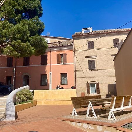 B&B Residenza Leonardo Falconara Marittima Luaran gambar