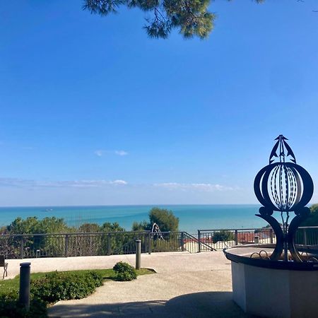 B&B Residenza Leonardo Falconara Marittima Luaran gambar