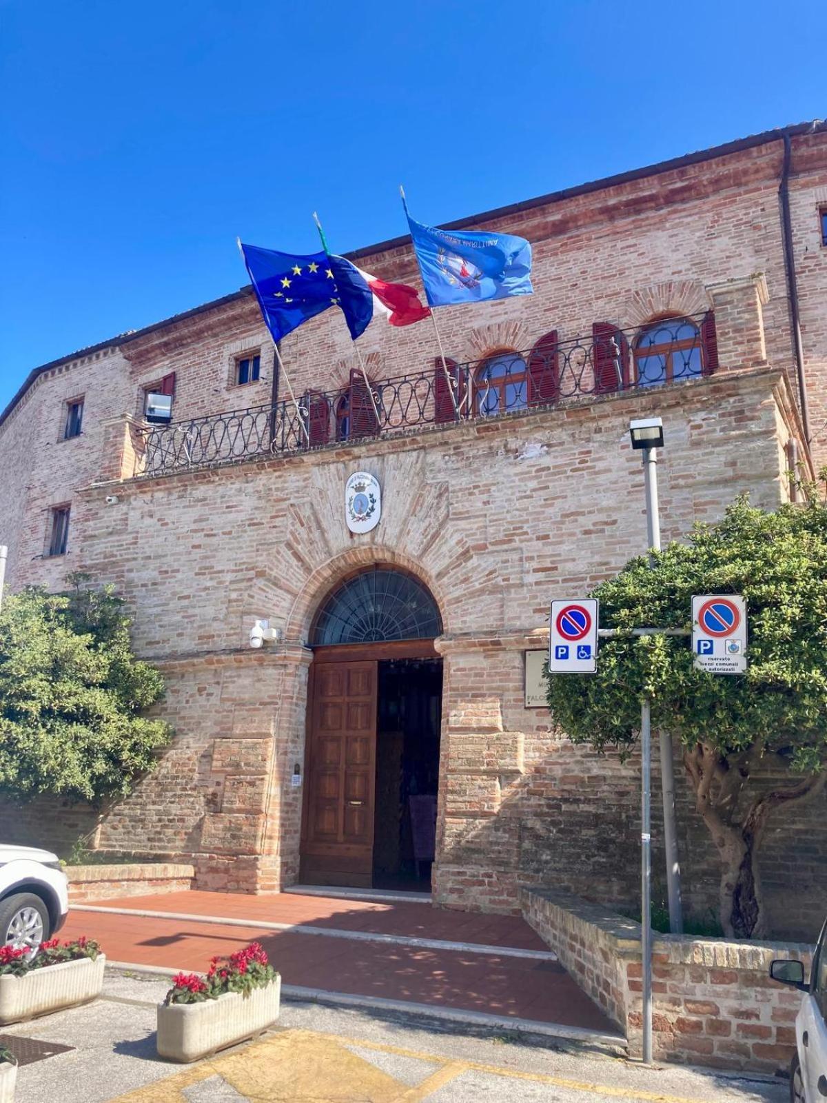 B&B Residenza Leonardo Falconara Marittima Luaran gambar