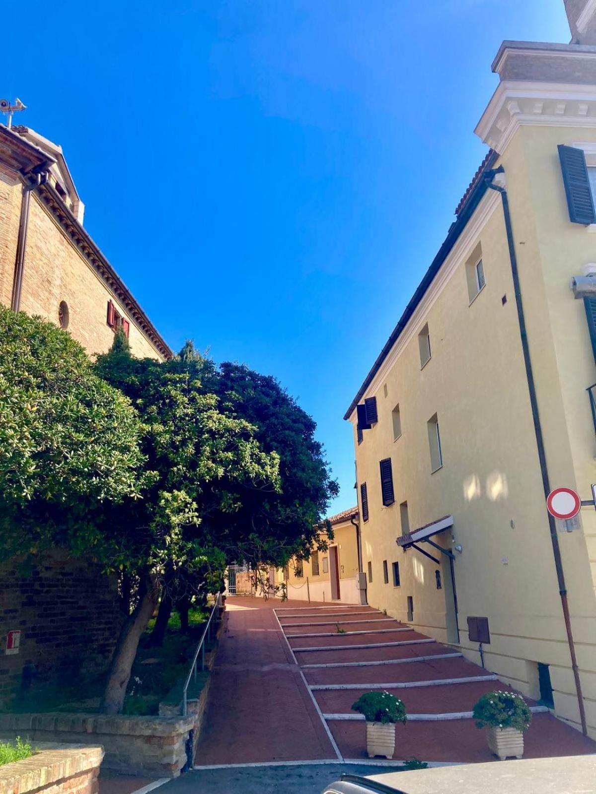 B&B Residenza Leonardo Falconara Marittima Luaran gambar