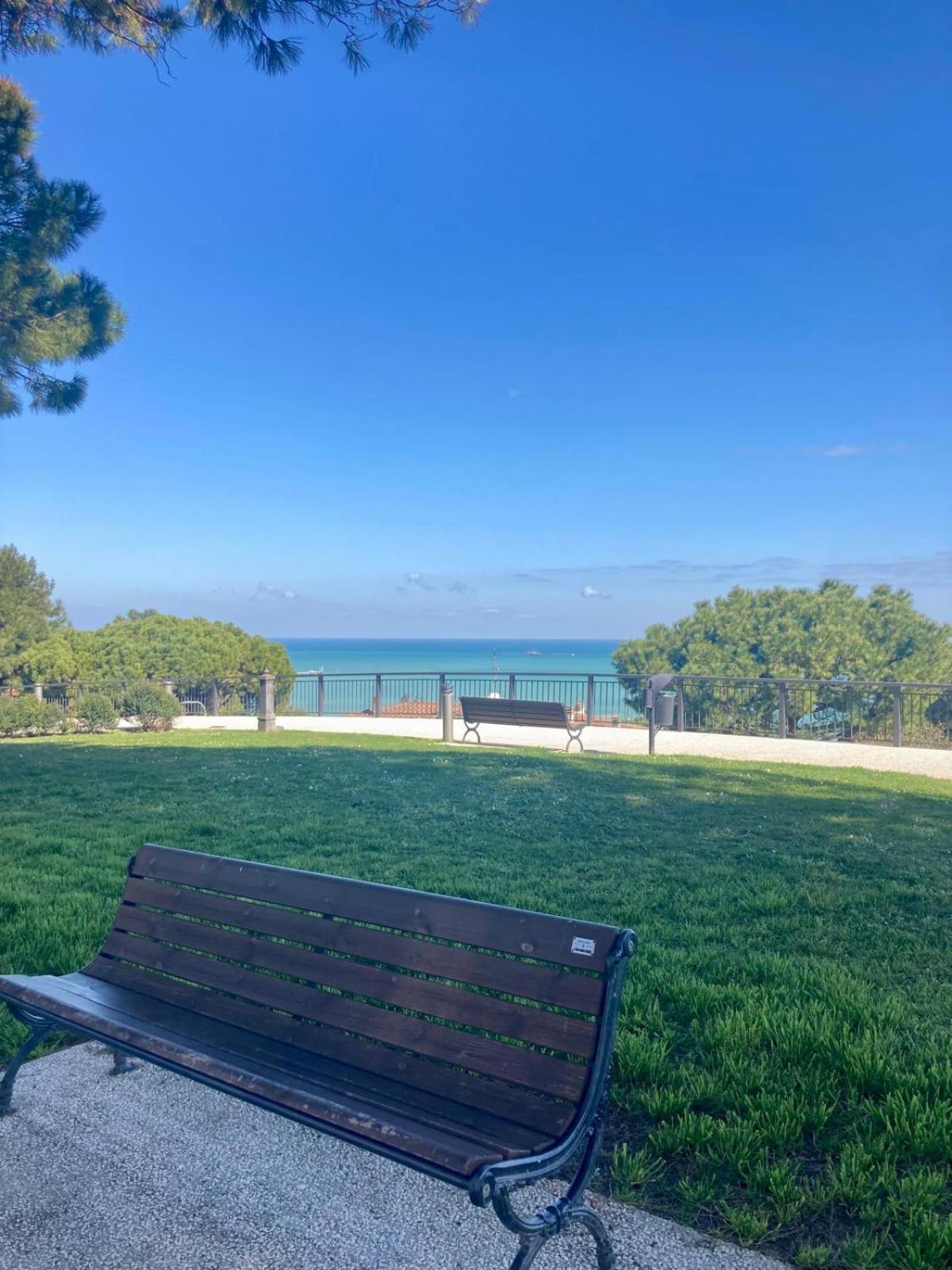 B&B Residenza Leonardo Falconara Marittima Luaran gambar