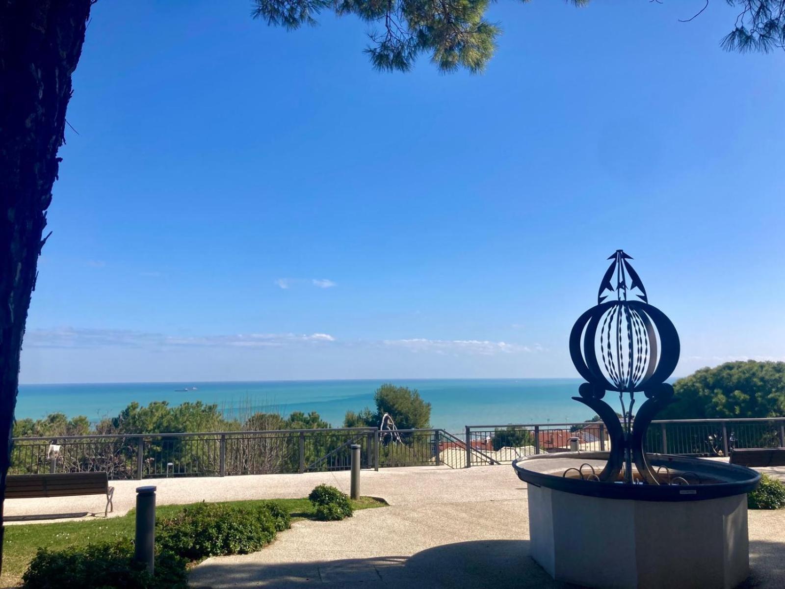 B&B Residenza Leonardo Falconara Marittima Luaran gambar